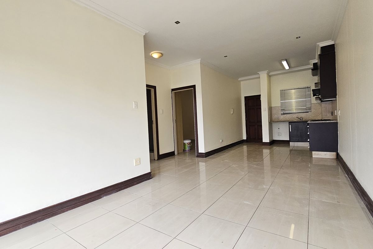 Unfurnished Two Bedroom - Prime Property - Photo 5