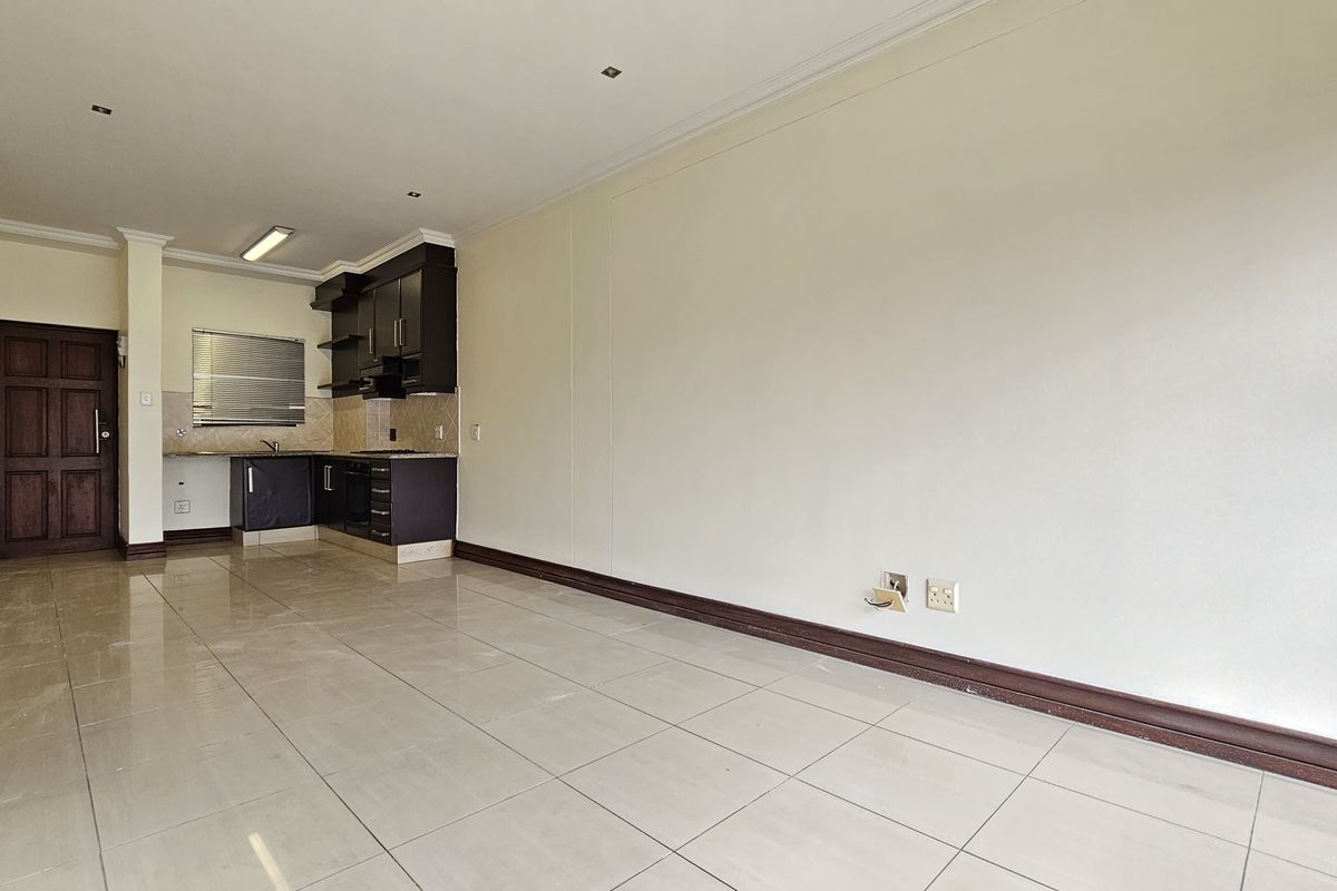 Unfurnished Two Bedroom - Prime Property - Photo 4