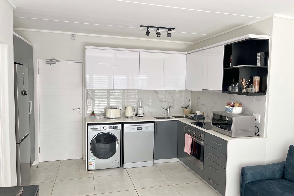 Luxury Fully Furnished 1 bed Apartment in Izinga Eco Estate - Photo 2