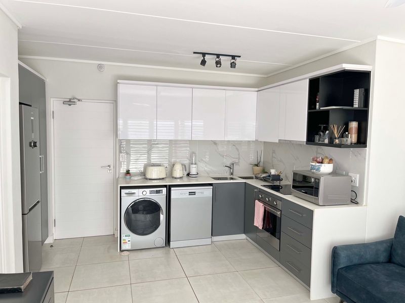 Luxury Fully Furnished 1 bed Apartment in Izinga Eco Estate - Photo 2