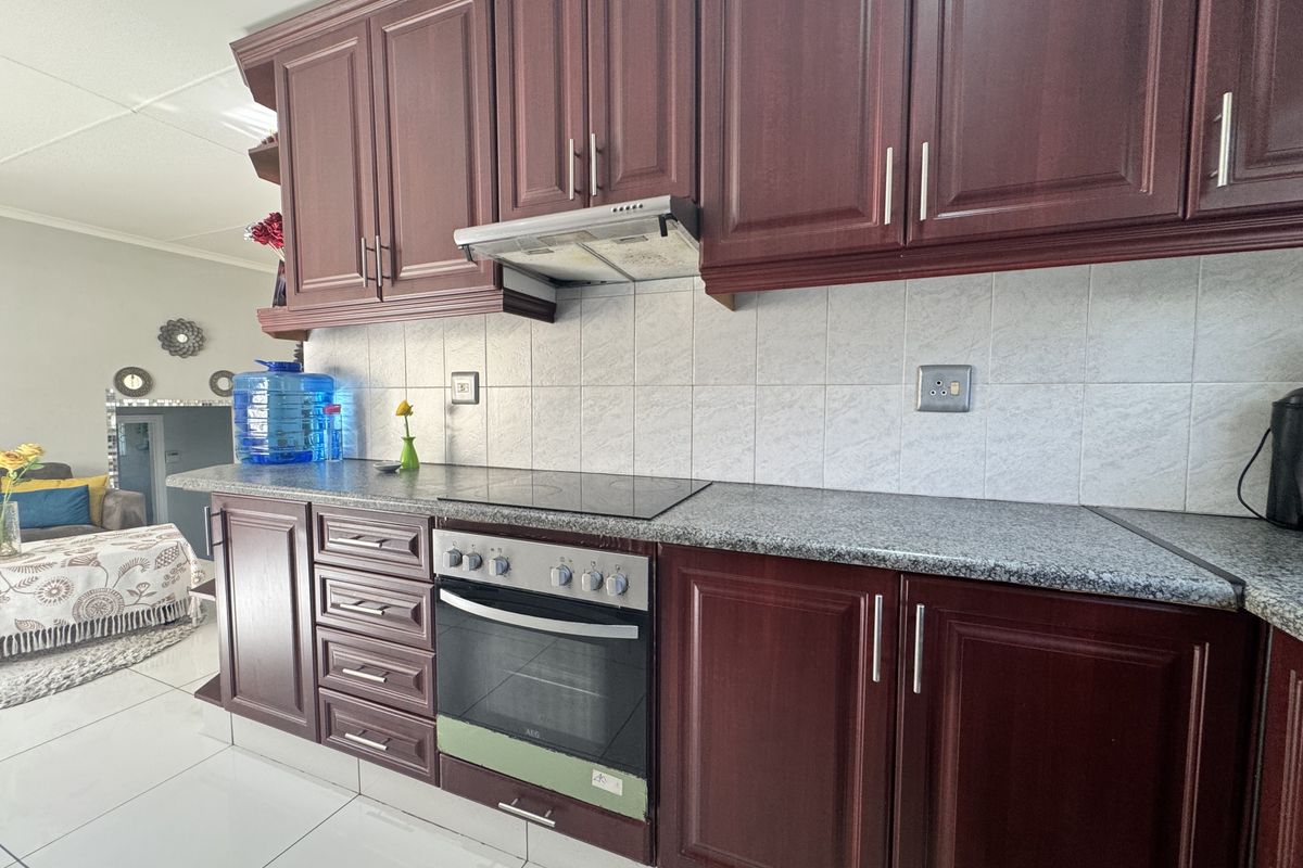 Luxurious and Elegant 2 Bedroom Simplex Available For Sale in the Prestigious Westlake Estate - Photo 3