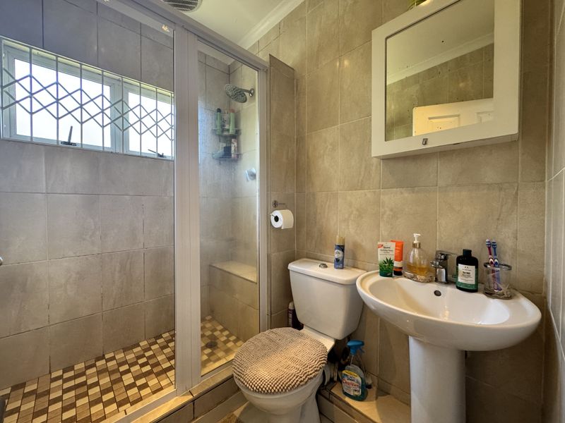 Luxurious and Elegant 2 Bedroom Simplex Available For Sale in the Prestigious Westlake Estate - Photo 7