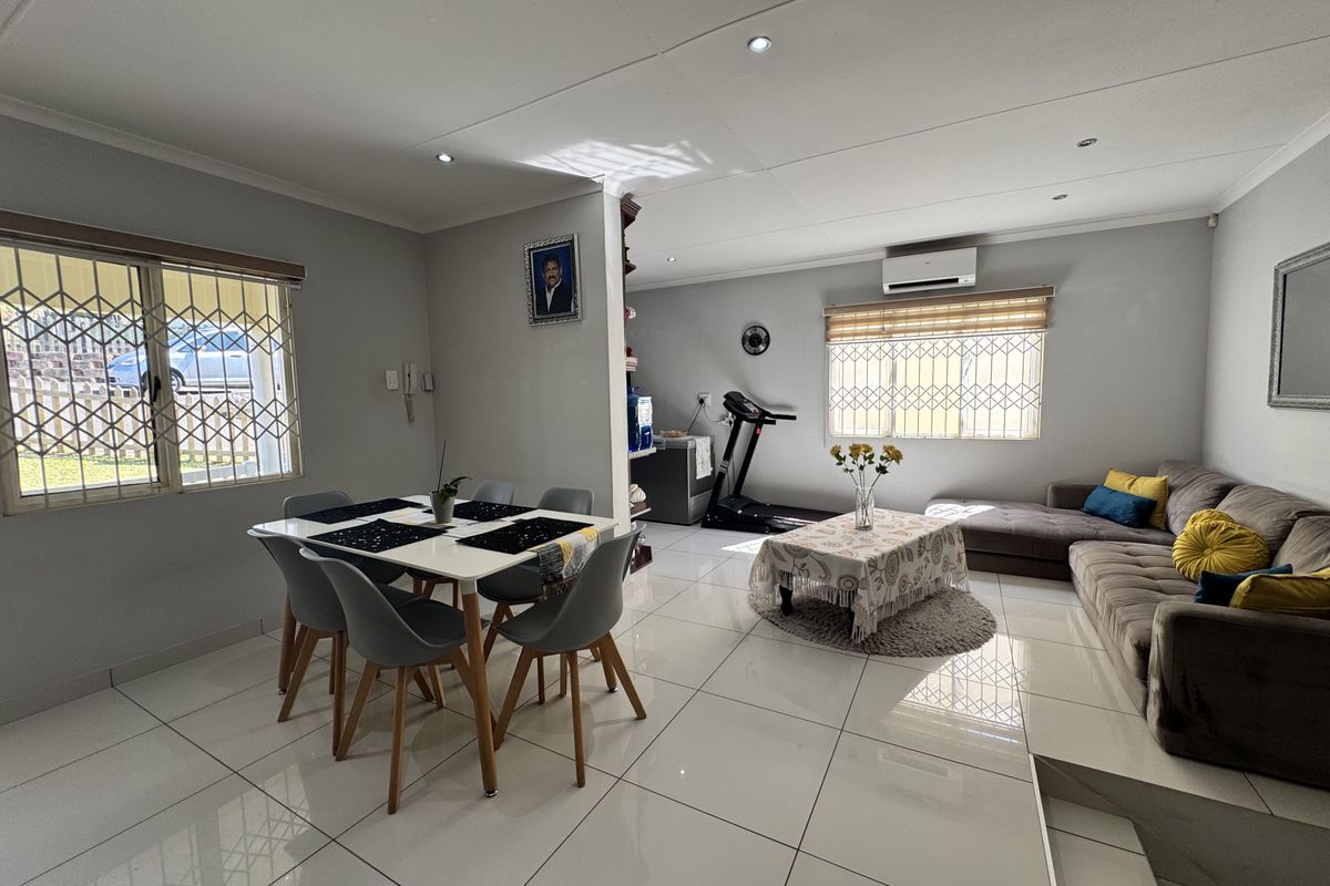 Luxurious and Elegant 2 Bedroom Simplex Available For Sale in the Prestigious Westlake Estate - Photo 2