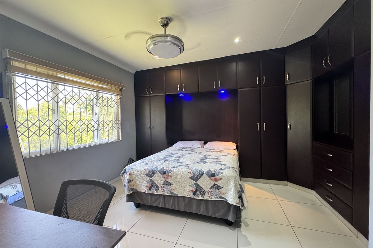 Luxurious and Elegant 2 Bedroom Simplex Available For Sale in the Prestigious Westlake Estate - Photo 4