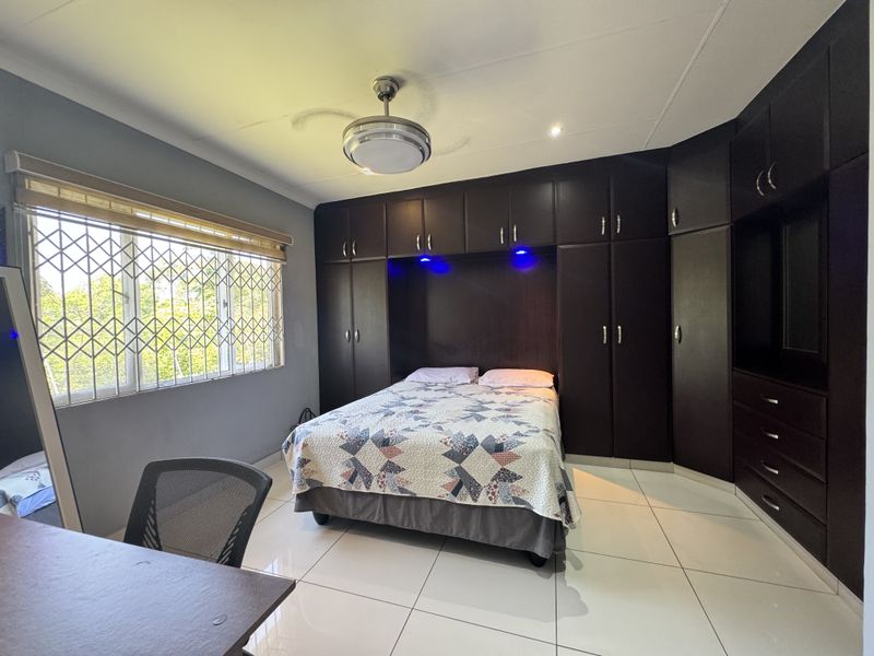 Luxurious and Elegant 2 Bedroom Simplex Available For Sale in the Prestigious Westlake Estate - Photo 4