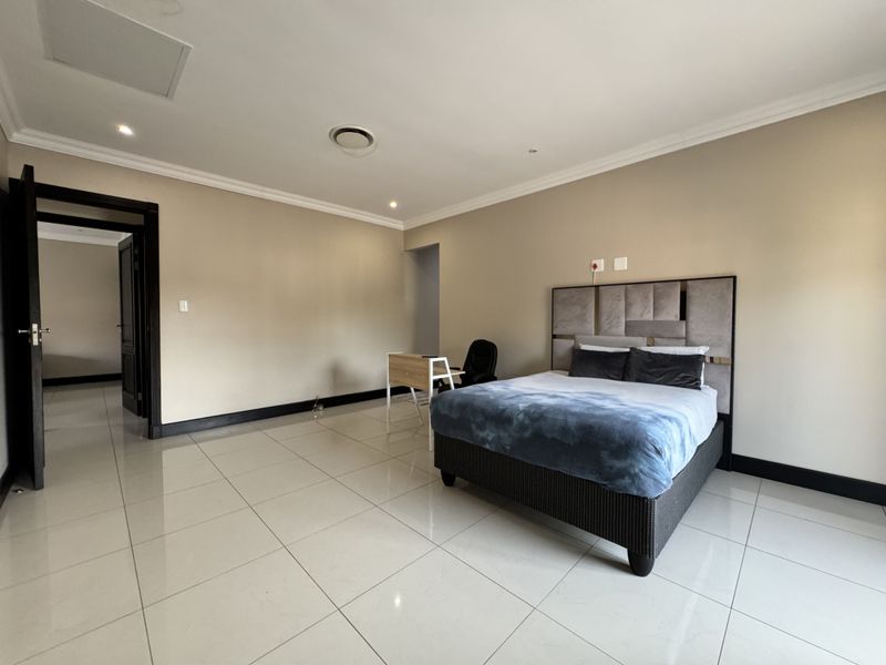 Stunning Upmarket Townhouse For Sale In Izinga Estate - Photo 10