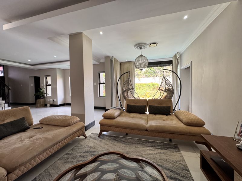 Stunning Upmarket Townhouse For Sale In Izinga Estate - Photo 7