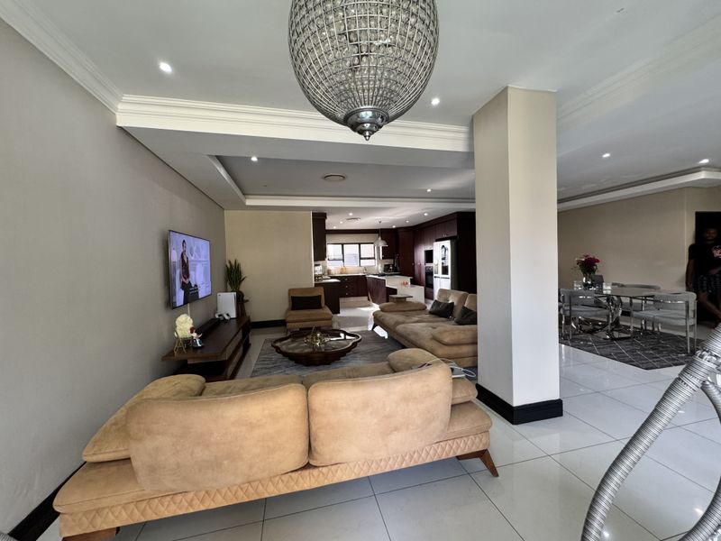 Stunning Upmarket Townhouse For Sale In Izinga Estate - Photo 4