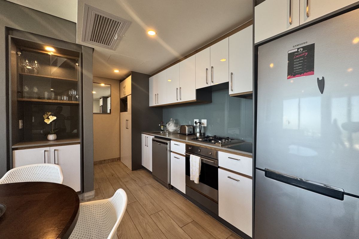 Stunning Exquisite 2 Bedroom Apartment for Sale Umhlanga Arch - Photo 5