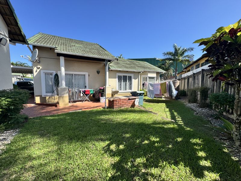 Amberly Village offers a Serene and Upscale 3 Bedroom Apartment for Sale - Photo 3