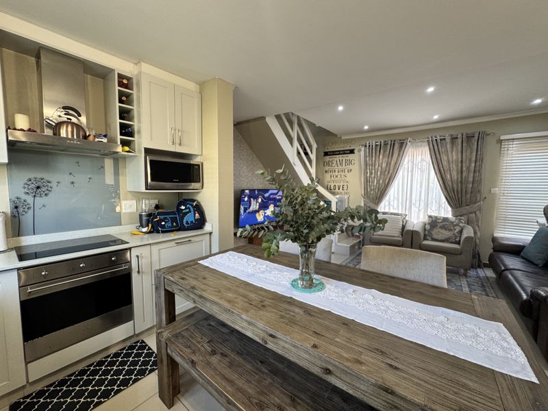 Amberly Village offers a Serene and Upscale 3 Bedroom Apartment for Sale - Photo 8