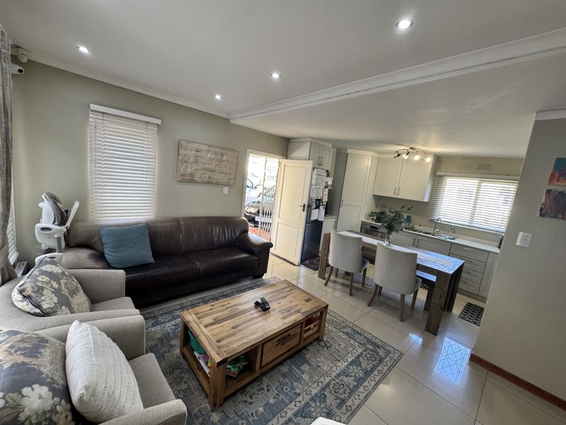 Amberly Village offers a Serene and Upscale 3 Bedroom Apartment for Sale - Photo 4