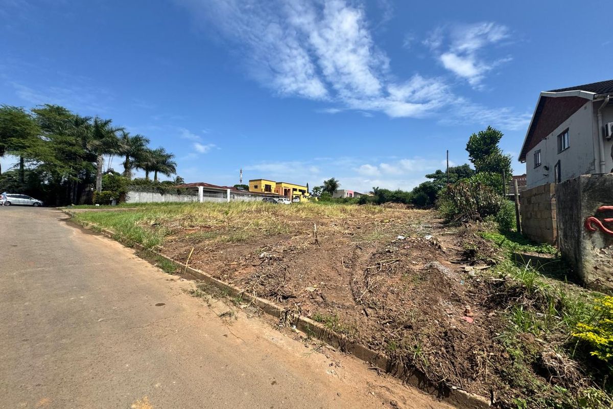 Available Natural Vacant Land of 5501 m2 for Sale in Ottawa - Photo 2