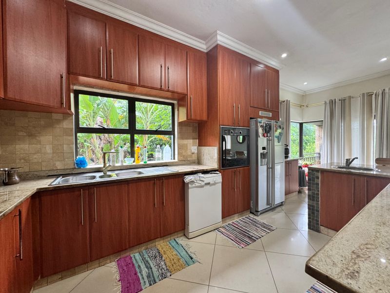 Spacious 3 Bedroom Freestanding For Sale In Beach Club Estate - Photo 2