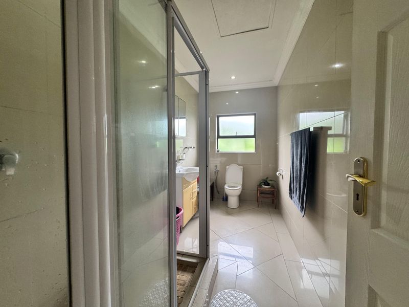 Spacious 3 Bedroom Freestanding For Sale In Beach Club Estate - Photo 8