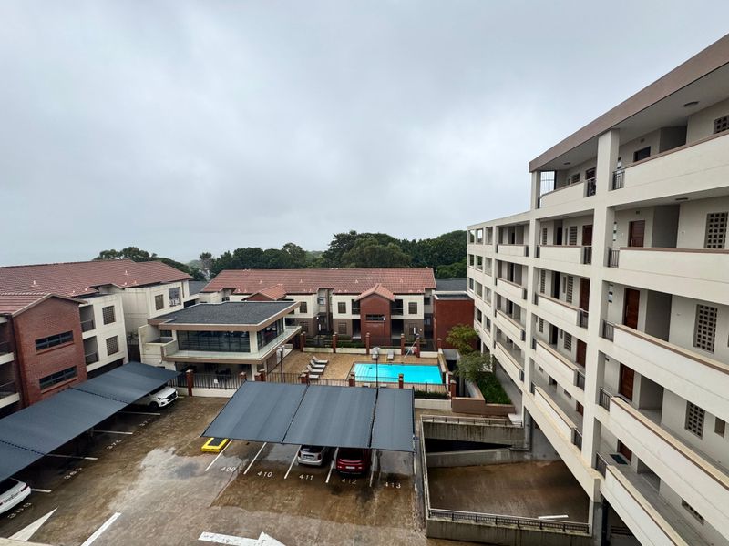 Modern Studio Apartment with Scenic Views – Prime Property Listing - Photo 9