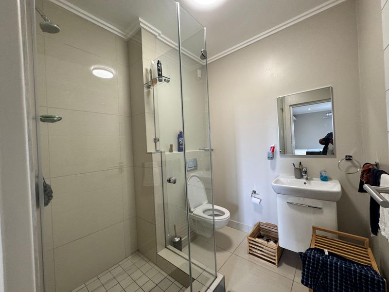 Modern Studio Apartment with Scenic Views – Prime Property Listing - Photo 8