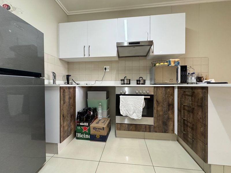 Modern Studio Apartment with Scenic Views – Prime Property Listing - Photo 4