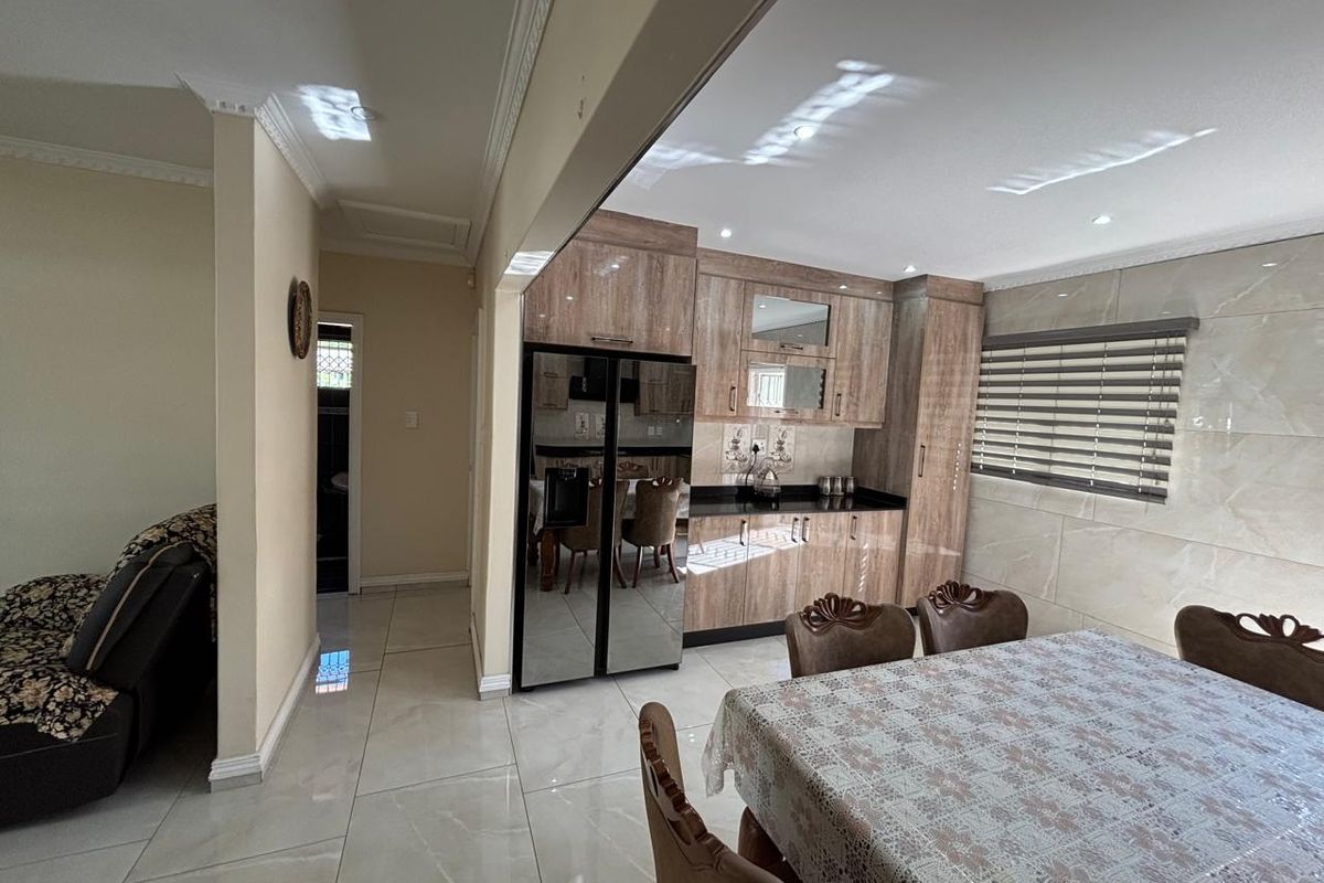 3 Bedroom Simplex For Sale - Photo 5