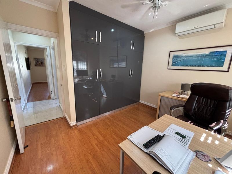 3 Bedroom Simplex For Sale - Photo 10