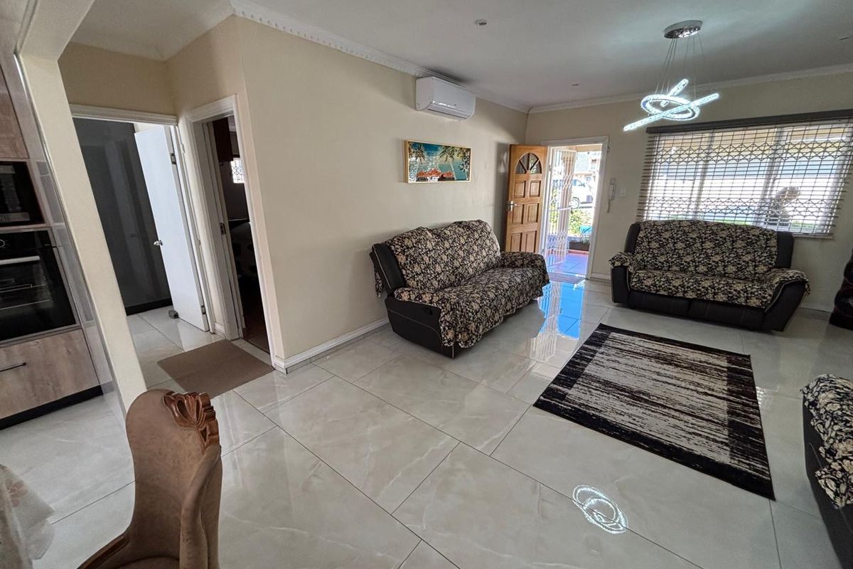 3 Bedroom Simplex For Sale - Photo 3