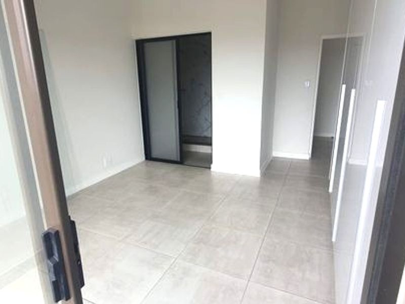 Modern 3-Bedroom Apartment for Sale in Sought-After Izinga! - Photo 10