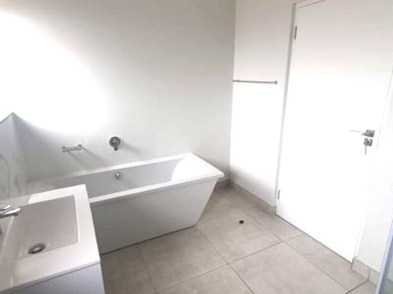 Modern 3-Bedroom Apartment for Sale in Sought-After Izinga! - Photo 9