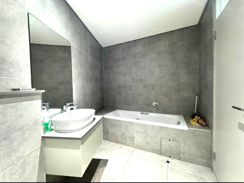 Modern 2 Bedroom Apartment For Sale Morningside - Photo 9