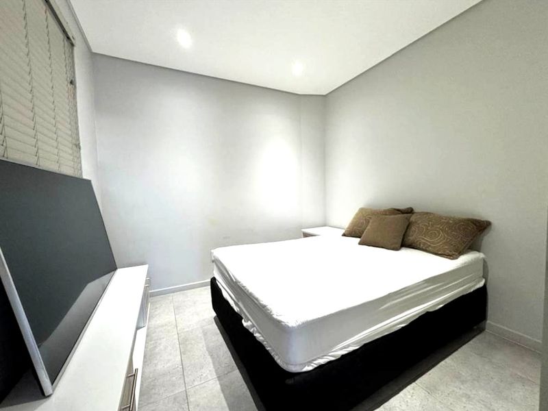 Modern 2 Bedroom Apartment For Sale Morningside - Photo 8