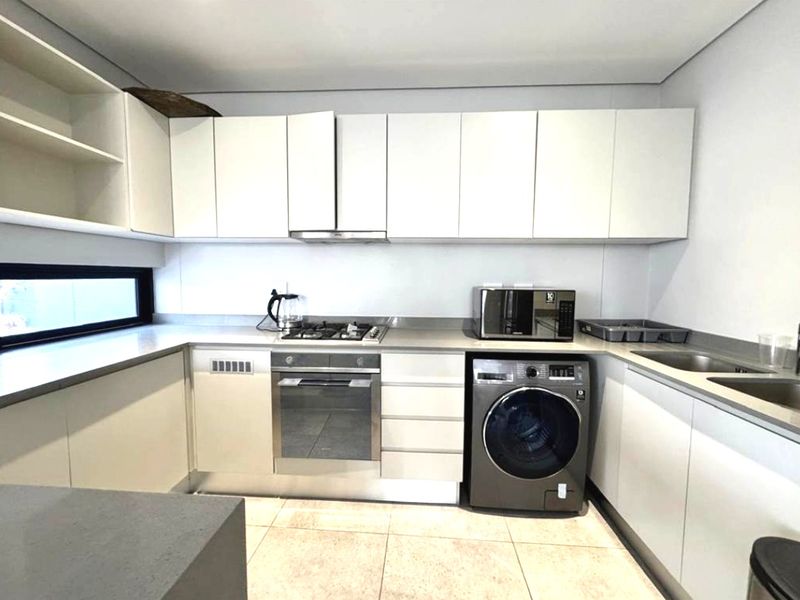 Modern 2 Bedroom Apartment For Sale Morningside - Photo 2