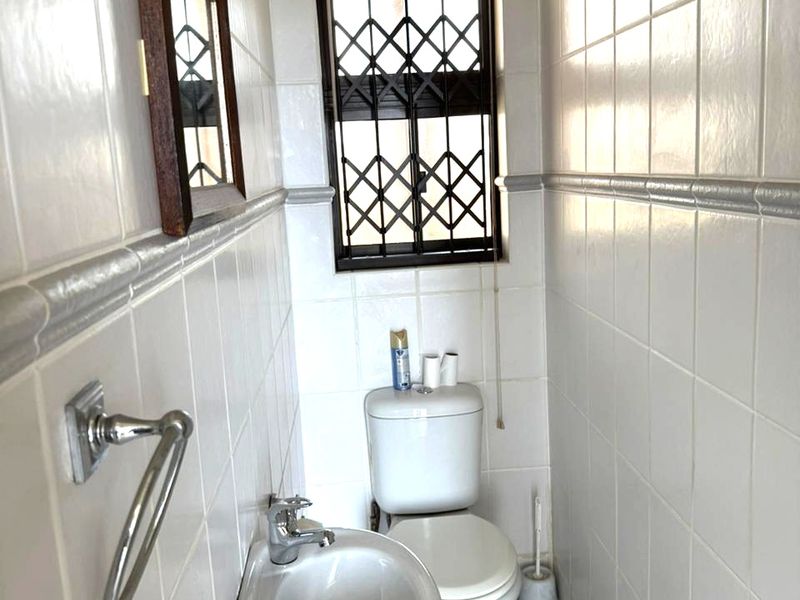 Beachfront Lifestyle Awaits – 2 Bedroom Share-Block Unit in Hibberdene - Photo 10