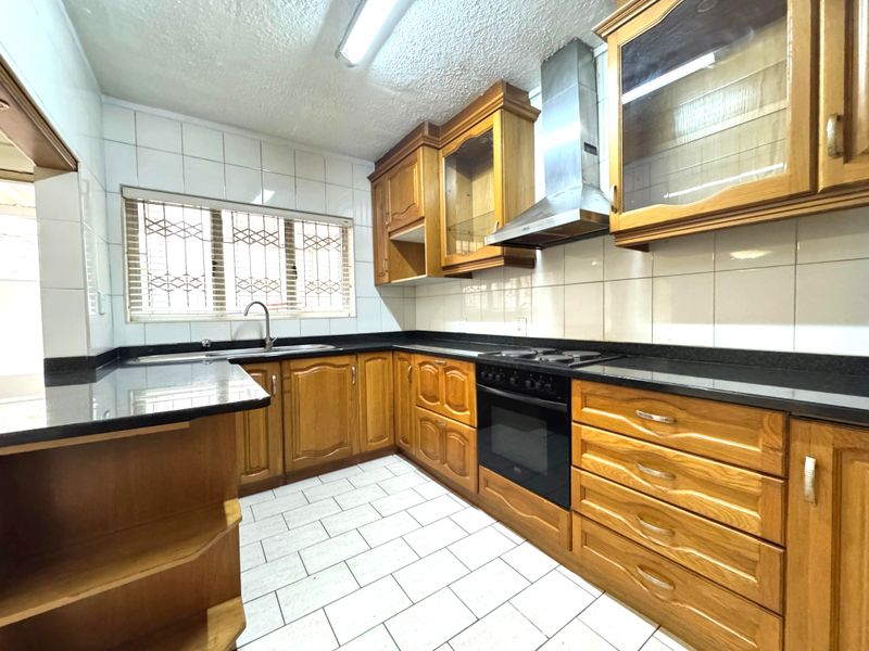 Charming 3-Bedroom Home in Secure Musgrave Complex – Prime Location! - Photo 2