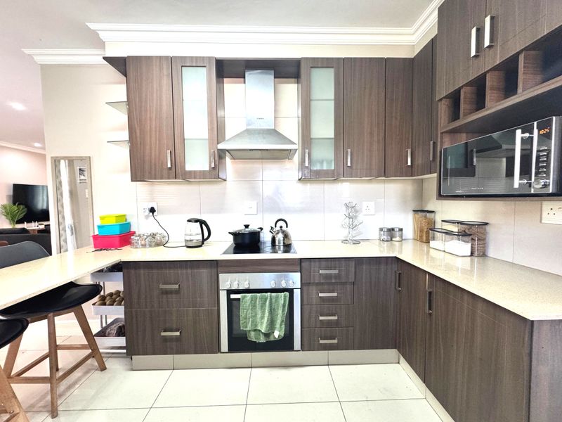 Stunning 3 Bedroom For Sale - Gated Estate Broadlands! - Photo 3