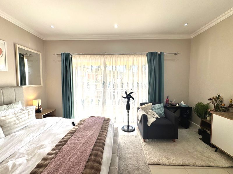 Stunning 3 Bedroom For Sale - Gated Estate Broadlands! - Photo 10