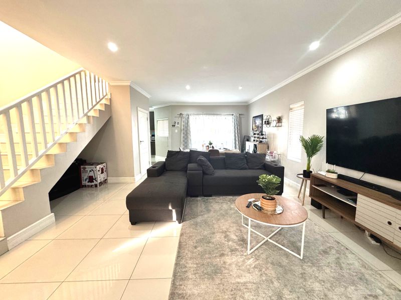 Stunning 3 Bedroom For Sale - Gated Estate Broadlands! - Photo 5