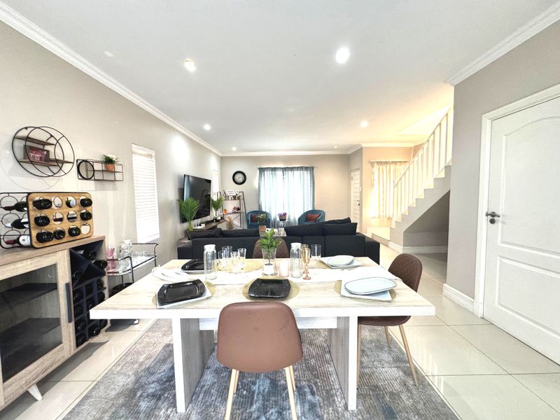 Stunning 3 Bedroom For Sale - Gated Estate Broadlands! - Photo 7