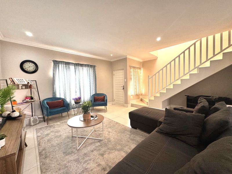 Stunning 3 Bedroom For Sale - Gated Estate Broadlands! - Photo 8