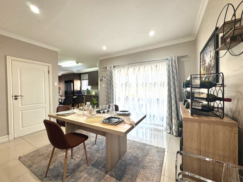 Stunning 3 Bedroom For Sale - Gated Estate Broadlands! - Photo 6