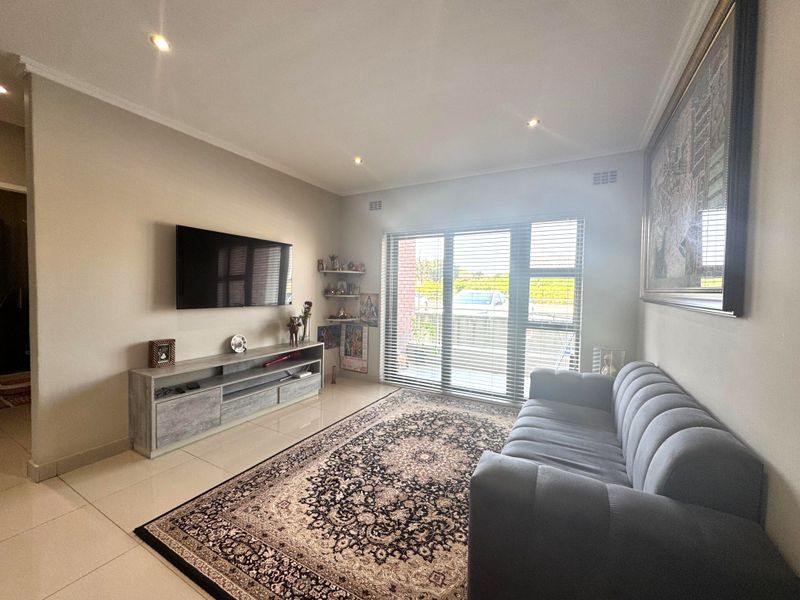 Umhlangas Finest! Fully Furnished Spacious Two Bedroom Apartment For Sale - Photo 7