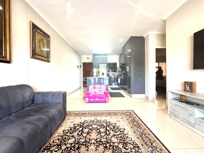 Umhlangas Finest! Fully Furnished Spacious Two Bedroom Apartment For Sale - Photo 6