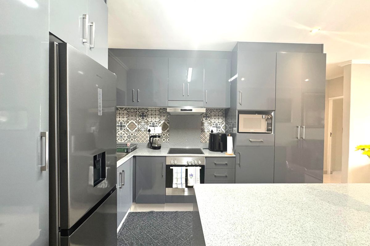 Umhlangas Finest! Fully Furnished Spacious Two Bedroom Apartment For Sale - Photo 4