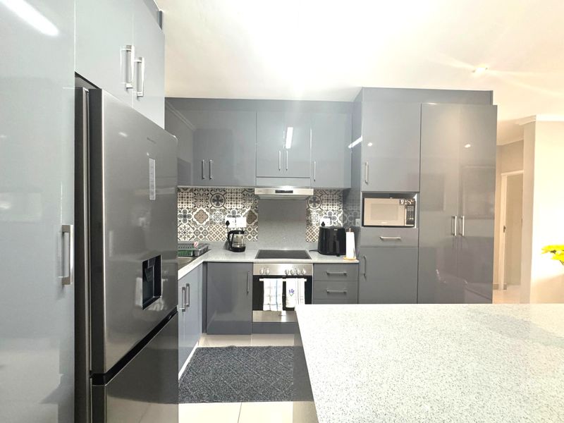 Umhlangas Finest! Fully Furnished Spacious Two Bedroom Apartment For Sale - Photo 4