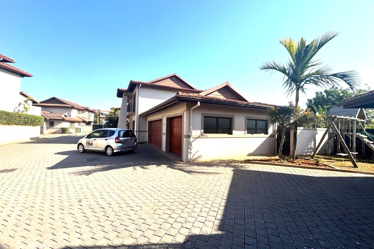 Exquisite 4 Bedroom Family Home for Sale in Izinga Estate - Photo 2
