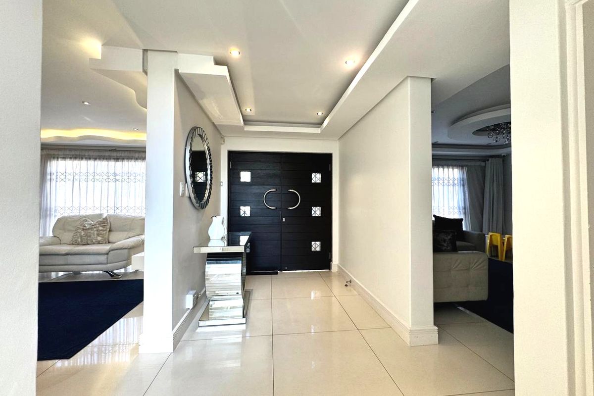 Exquisite 4 Bedroom Family Home for Sale in Izinga Estate - Photo 3