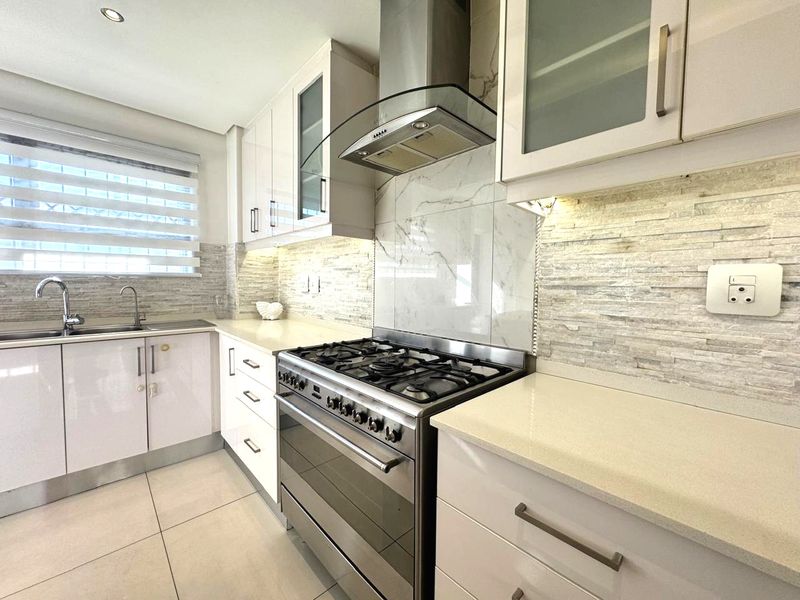 Exquisite 4 Bedroom Family Home for Sale in Izinga Estate - Photo 4