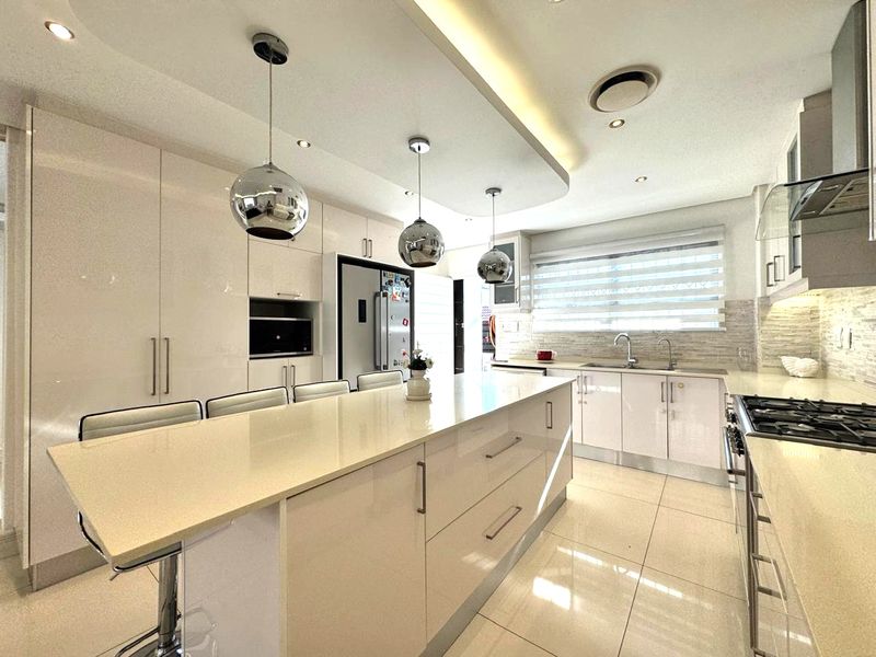 Exquisite 4 Bedroom Family Home for Sale in Izinga Estate - Photo 9