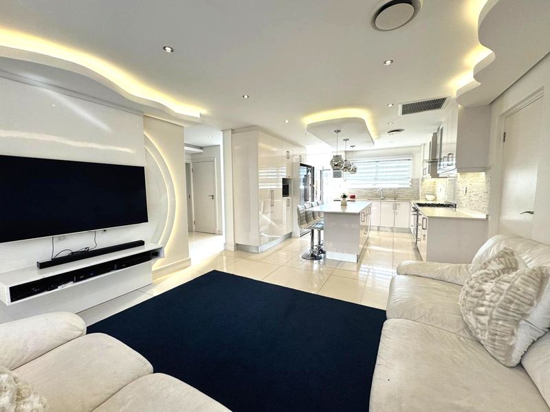 Exquisite 4 Bedroom Family Home for Sale in Izinga Estate - Photo 10