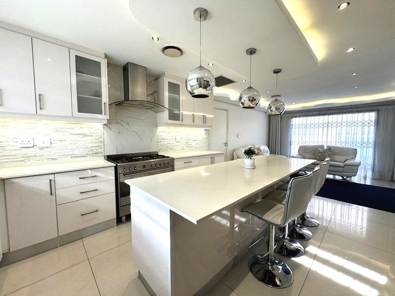 Exquisite 4 Bedroom Family Home for Sale in Izinga Estate - Photo 7