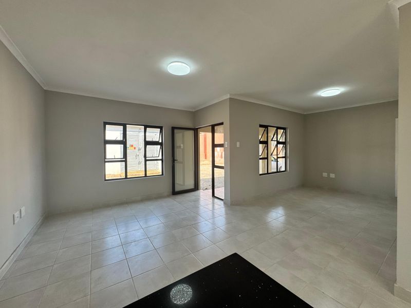 Stunning Brand-New 3 Bedroom Townhouse for Sale in Phoenix – Direct from Developer! - Photo 3