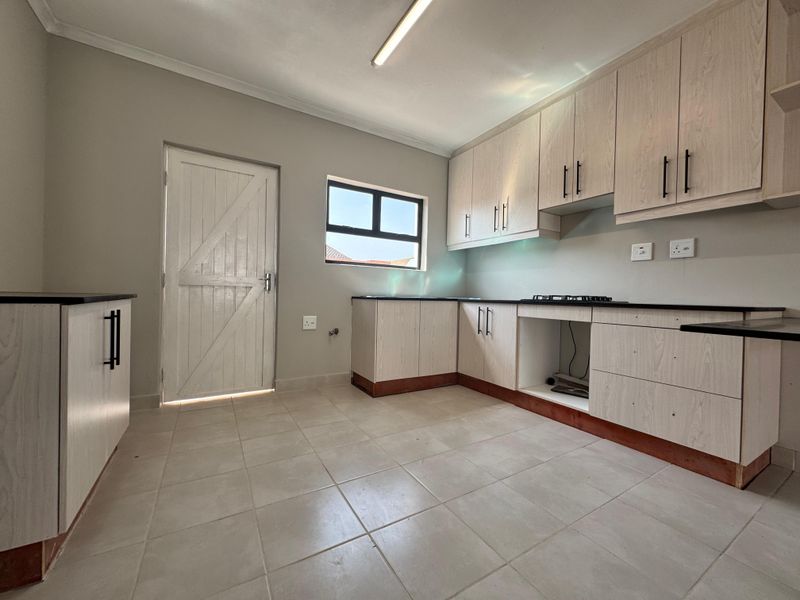 Stunning Brand-New 3 Bedroom Townhouse for Sale in Phoenix – Direct from Developer! - Photo 7